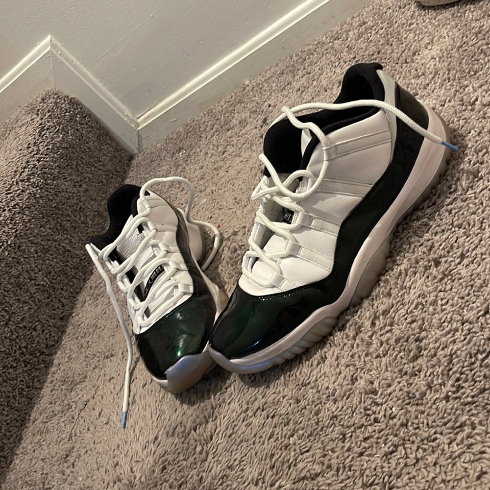 Air Jordan 11 low emerald green